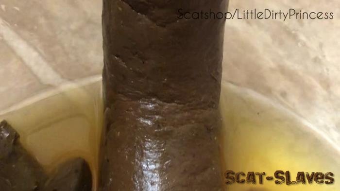 New scat: (LittleDirtyPrincess) - Long thick poop served in a bowl of pee for you [FullHD 1080p] (609 MB)