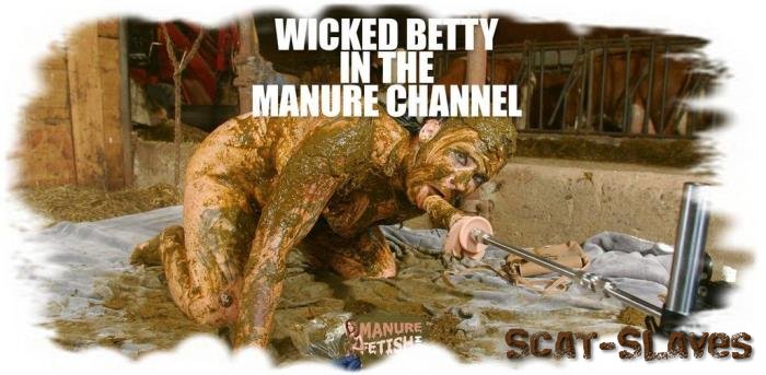 Manurefetish.com: (Betty) - Wicked Betty in the manure channel [HD 720p] (642 MB)
