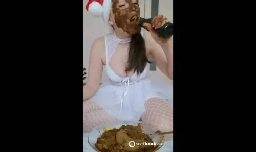Scatbook: (Scatlina) - Santa's New Year's Gift (with 15 loads of shit) [HD 720p] (395.68 MB)