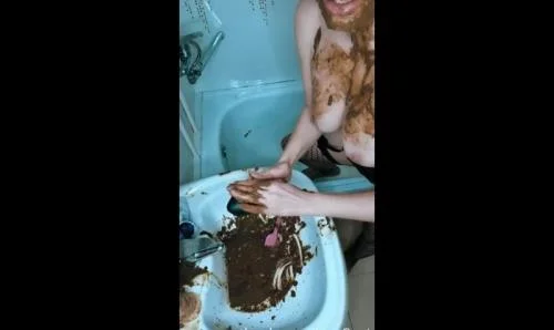 Scatbook: (Scatlina) - Cleaning the shitty sink [HD 720p] (357.38 MB)