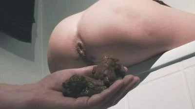 Filthygrid.com: (Mia Skye aka MiaRoxxx) - A Shit In a Customers Hand [HD 720p] (6.85 MB)