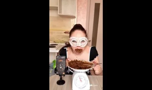 Scatbook: (Scatlina) - Speed shit eating with 3 loads [HD 720p] (536.57 MB)
