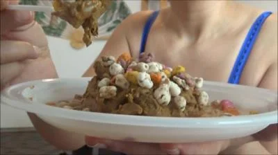Scatshop.com: (Mistress Roberta) - Delicious Shit Cake [SD] (417 MB)