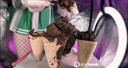 Scatbook: (SweetBettyParlour) - Fan with  unusual  ice cream [FullHD 1080p] (212.56 MB)