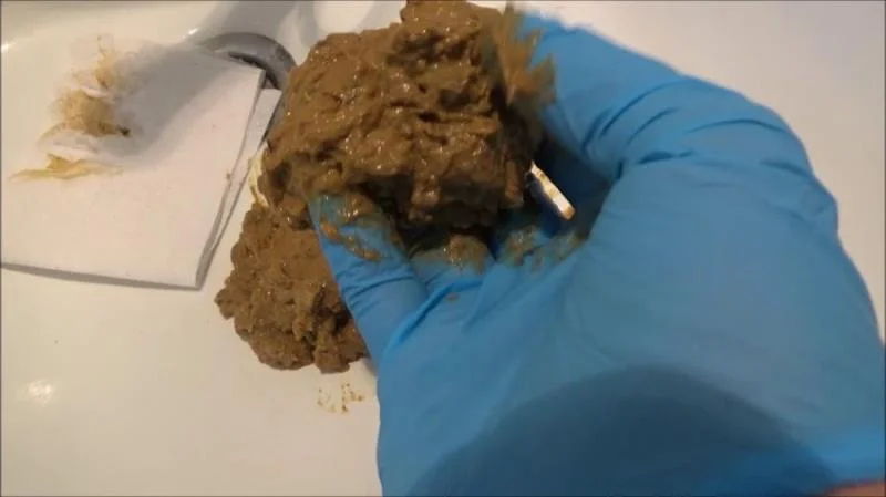 Scatshop.com: (Mistress Roberta) - Worship And Feeding [SD] (409 MB)