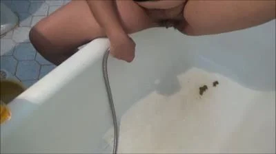 Scatshop.com: (Mistress Roberta) - Diarrhea And Enema [SD] (291 MB)