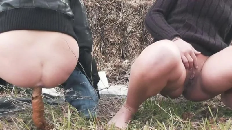 Filthygrid.com: (Mia Skye aka MiaRoxxx) - Outdoor Pooping With My Friend [HD 720p] (13.6 MB)