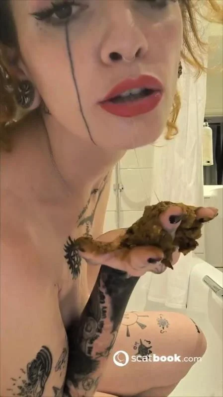 Scatbook.com: (Malafalda) - Shitting [SD] (40.2 MB)