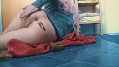 Filthygrid.com: (Mia Skye aka MiaRoxxx) - Glass Dildo And Big Shit [HD 720p] (33.5 MB)