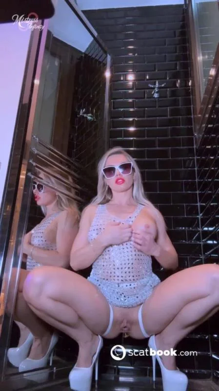 Scatbook: (Miss Infinity) - Shitting Secret 31 [SD] (52.6 MB)