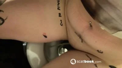 Scatbook.com: (Malafalda) - Pipi Darkfans [HD 720p] (4.93 MB)