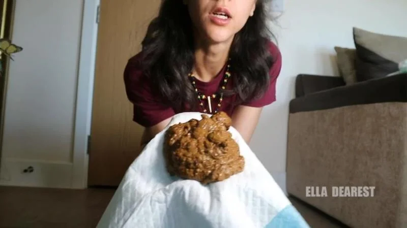 Scatbook.com: (Ella Dearest aka Efro Ella) - Latte Makes Me Poop [HD 720p] (64.8 MB)