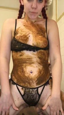 Scatshop: (Scatqueen420) - Thanksgiving Dinner Shit [SD] (301 MB) Scat-Slaves.net