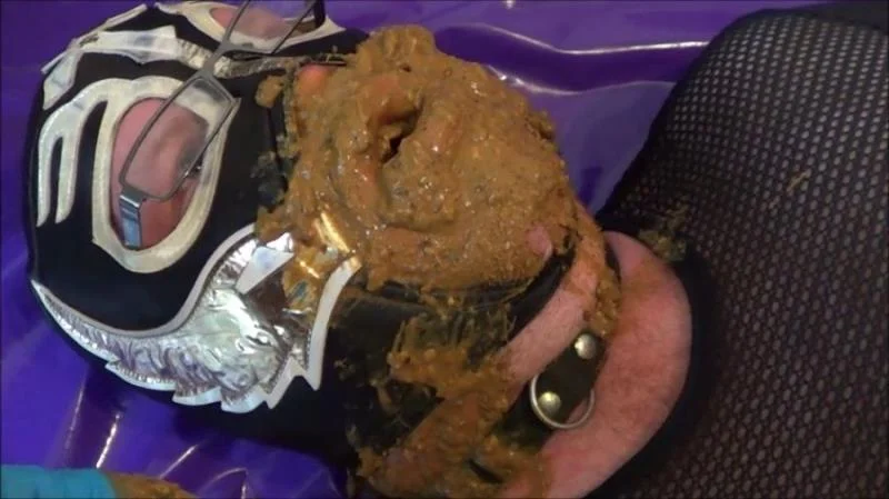 Scatshop.com: (Mistress Roberta) - Messy Breakfast For My Pot Full [SD] (530 MB)