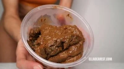 Scatbook.com: (Ella Dearest aka Efro Ella) - TAKES THREE GOS TO UNLOAD [HD 720p] (87.7 MB)