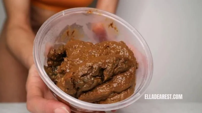 Scatbook.com: (Ella Dearest aka Efro Ella) - TAKES THREE GOS TO UNLOAD [HD 720p] (87.7 MB)