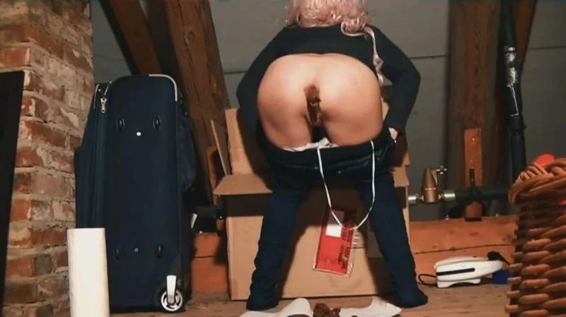 Filthygrid.com: (Mia Skye aka MiaRoxxx) - Attic Shit [HD 720p] (15.4 MB)