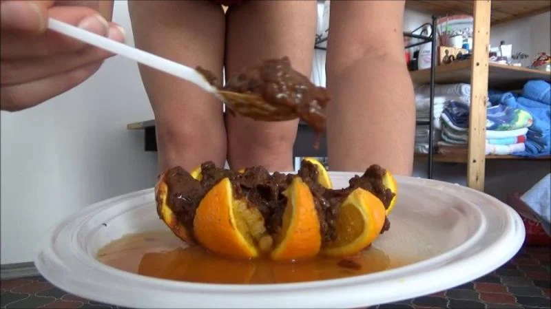 Scatshop.com: (Mistress Roberta) - Kaviar On Orange [SD] (546 MB)