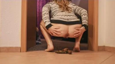 Filthygrid.com: (Mia Skye aka MiaRoxxx) - Going To Bed [HD 720p] (11.2 MB)