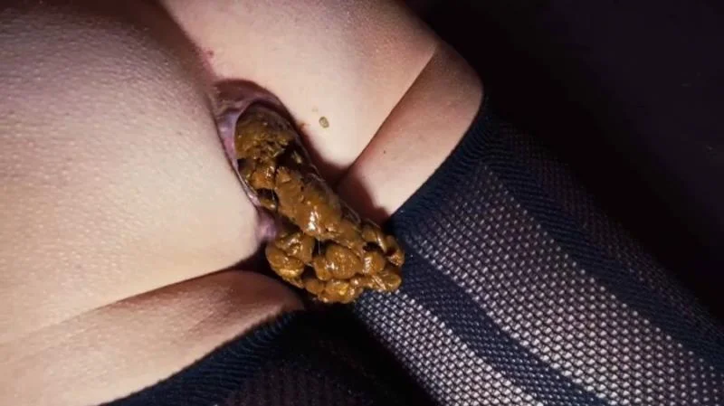 Filthygrid.com: (Mia Skye aka MiaRoxxx) - Stockings Poop [HD 720p] (17.6 MB)