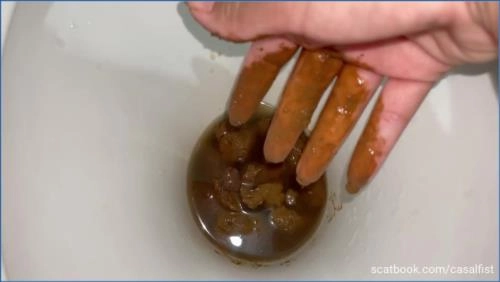 Download Vídeo de BDSM Fisting com Coco na Privada e Casal em FullHD 1080p Scat-Slaves.net