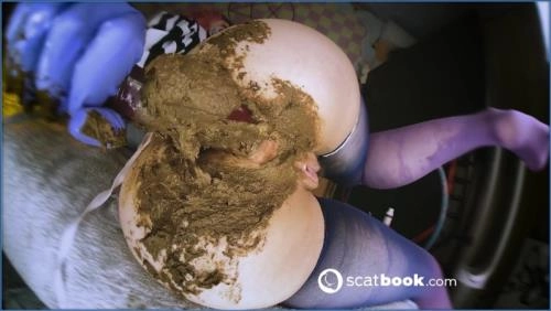 Mo-Mo-Monster pOo, pOo: Sweet Betty Parlour in einer faszinierenden FullHD 1080p Anal- und Kaviar-Szene aus Russland.