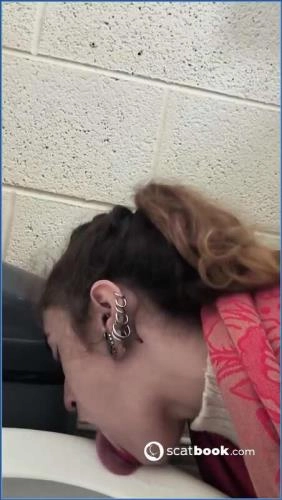 Malafalda - Escat y Anal en el Baño 2025