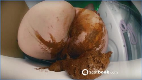 Betty schnuppert weiblichen Kot FullHD 1080p