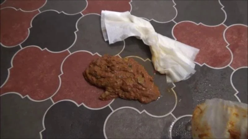 Scatshop.com: (Mistress Roberta) - Teasing And Cereals Breakfast [SD] (517 MB)