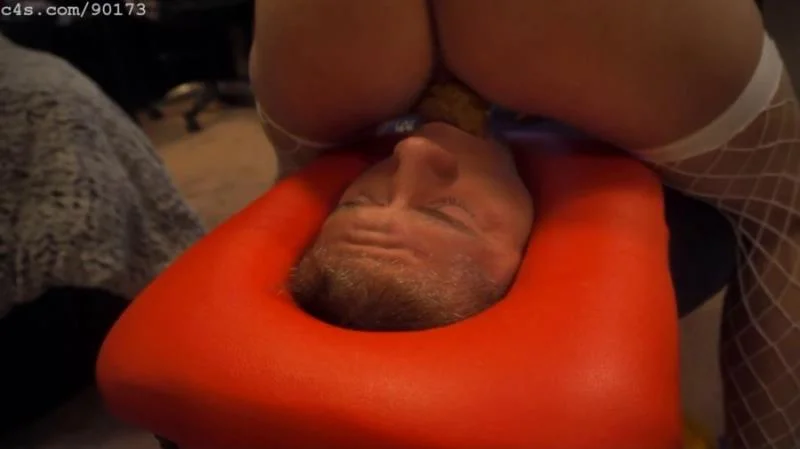 GoddessAmirha.com: (Goddess Amirha) - Farts Filth [FullHD 1080p] (754 MB)