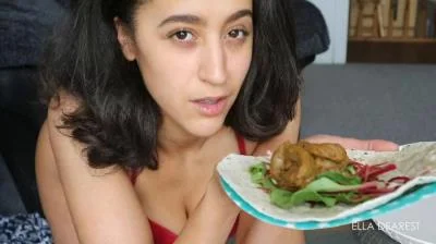 Scatbook.com: (Ella Dearest aka Efro Ella) - Snack For My Boyfriend [HD 720p] (24.1 MB)