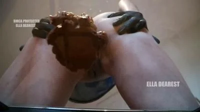 Scatbook.com: (Ella Dearest aka Efro Ella) - Poop Play [HD 720p] (19.2 MB)