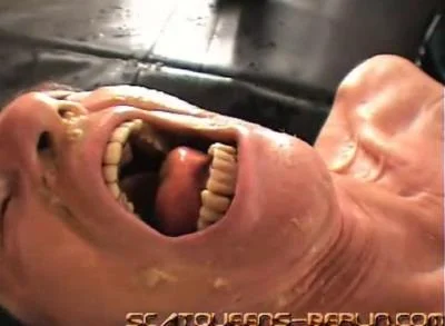 Scatqueens-Berlin.com: (Lady Missy, Lucy Delunatic, Lady Grace, Miss Flowers, Lady Katherina, Lisa Anderson) - Ach Du Liebe Kotze Teil 2 [SD] (133 MB)