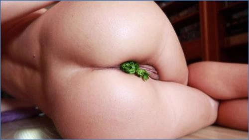 Sabrina Dacos in Anal und Food Play – FullHD 1080p