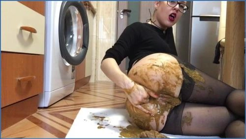 Download Unfall auf dem Heimweg HD 720p - Amateurvideo mit Ella Gilbert, Analszene aus Deutschland Scat-Slaves.net