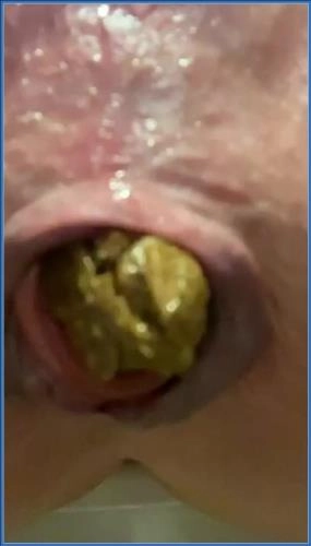 Scat Princess Pissing and Kaviar Experience with SiteRip Video – 32 Seconds of Intense Action – Scat-Slaves poster