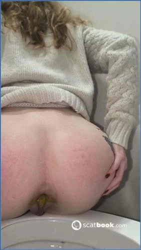 Malafalda juega con comida y vómito en Marbella HD 720p – Scat-Slaves poster