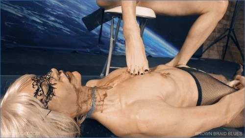 QS, Nazryana - Blonde Zopf Blues UltraHD 4K Scat Fetisch Mädchen – Scat-Slaves poster