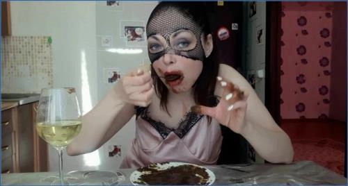 Lina ест дерьмо и рвоту в FullHD 1080p

**Deutsche Übersetzung:**

Lina isst Scheiße und Erbrochenes in FullHD 1080p – Scat-Slaves poster