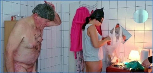 Lady Amy und Lady Atropa: ScatqueensCunt aus dem Service P1 - Kot in HD 720p – Scat-Slaves poster