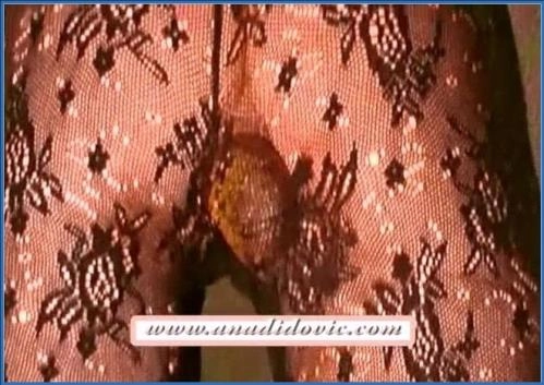 Ana Didovic in zwarte kanten lingerie - Stream of download nu 15.22 MB video – Scat-Slaves poster