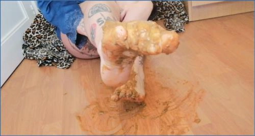 Ver el video FullHD 1080p de Badkitty: Pies Manchados en Mi Excremento en Scat-Shop.com – Scat-Slaves poster