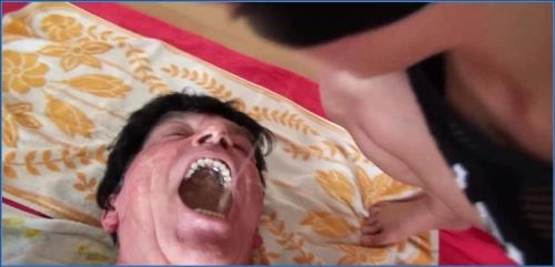 Lady Amy und Lady Atropa in bizarren Fetischszenen ansehen – The Scat Bitch P2 HD 720p jetzt streamen oder herunterladen – Scat-Slaves poster