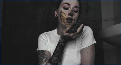 Echter Teufelsgold! Von hinten in FullHD 1080p ansehen – Vintage Mistress in bizarren Freak-Szenen von Scat-Shop.com – Scat-Slaves poster