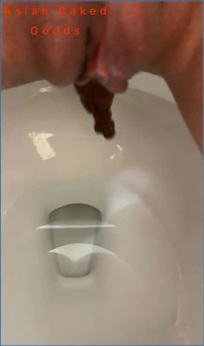 Download Marinayam19 Pooping on Toilet Front View FullHD 1080p Scat-Slaves.net