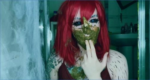 Download Ein Nashorn tarnt sich mit Kot - Dirty Betty in erstaunlichen Solo-Szenen auf Scat-Shop.com ansehen oder herunterladen Scat-Slaves.net