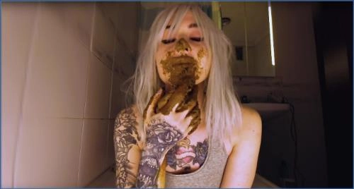 Vintage Mistress zeigt sich in FullHD 1080p Scat-Fetisch-Video - Stream oder Download – Scat-Slaves poster