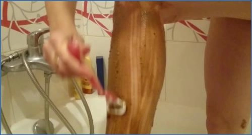 Braune Frau - Ich benutze Scheiße wie Rasiergel HD 720p Natalya zeigt ihre Fähigkeiten in Piss- und Kotz-Szenen von Scat-Shop.com. – Scat-Slaves poster