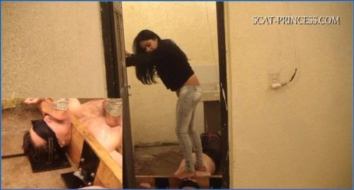 Princesa Femdom + Caca en el Patio + Parte 1 HD – Scat-Slaves poster
