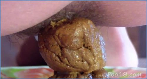 Junges Mädchen Amina 19 Jahre alt, 167 cm, HD 720p - Milana, Megan bieten Scat und Kotspeisen an. – Scat-Slaves poster